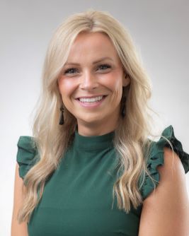 Christine Roberts Headshot Photo1